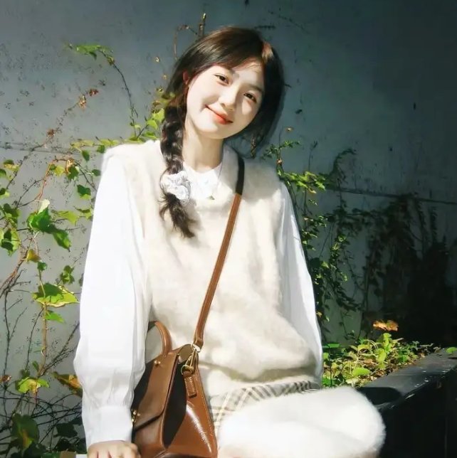 虽然是公会的前台小姐，因为讨厌加班，所以打算自己讨伐boss